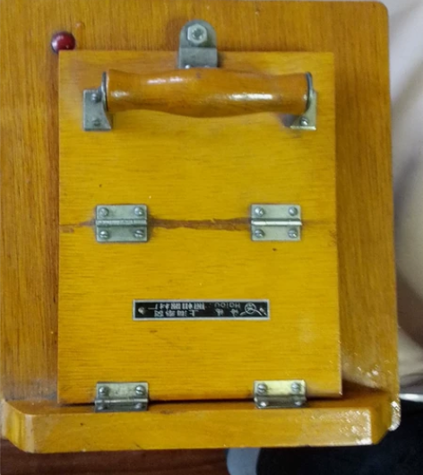 上海奉贤照相器材厂出品的海鸥印相机，外观成...