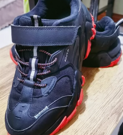 安踏儿童鞋23码，很耐穿还很新，买其他鞋可...