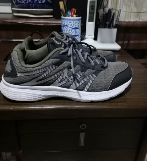 285元购于专卖店的正品乔丹男式运动跑步鞋...