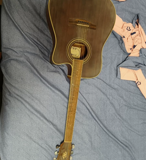 卖个吉他 牌子如图 买回来600多。 现在...