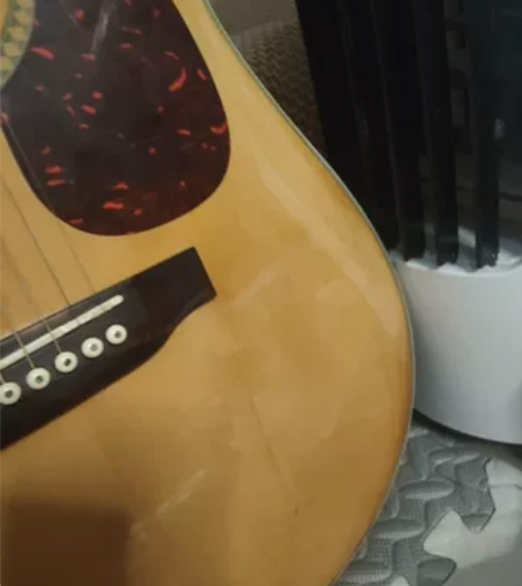 这是我第一把全单吉他原价2000的老琴油漆...