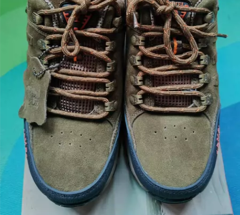 骆驼男登山鞋，全新，标签、盒子齐全，42码...