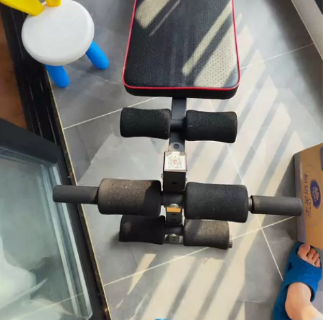 dds仰卧起坐健身器材，由于腰腹力量有限，...