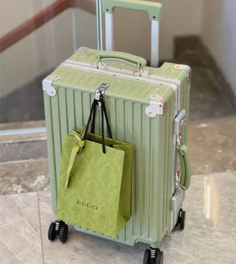 梦旅者挂钩款26寸微瑕处理。箱子内里带Dr...