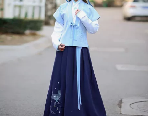 如梦霓裳汉服，基本全新，只试穿过，身高16...