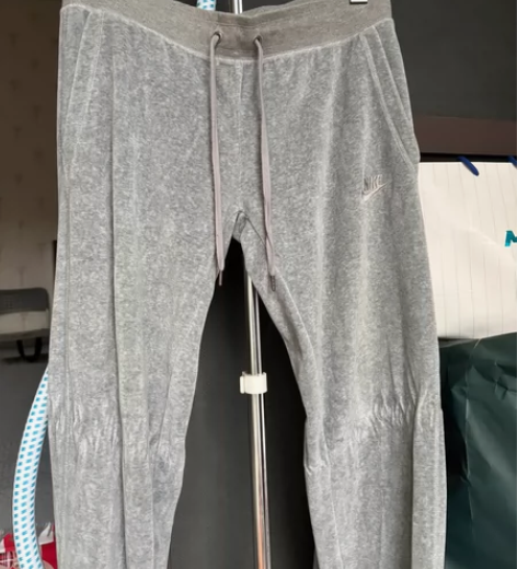 NIKE丝绒运动束脚裤 痕迹是折痕 只试穿...