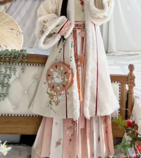 茗月萱原创汉服仅试穿，吊牌还在，买了之后试...