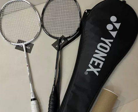 ［低价急售出］闲置急出几副尤尼克斯vt黑白...