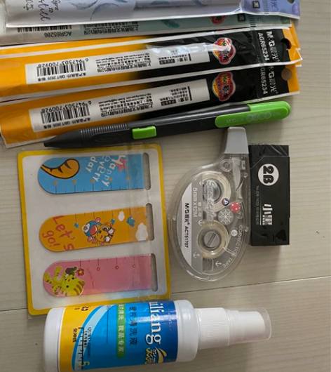已毕业，处理一些晨光文具 8支黑色中性笔芯...