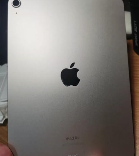 去年九月份买的iPad air5星光色，过...