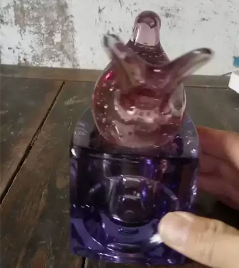 艺术品摆件 一个鸟艺术品摆件，底座全品，鸟...