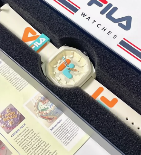 【博主全新闲置】斐乐手表奶油白全新出 博主...