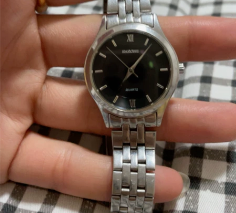 雷诺手表便宜处理.没电，不退不换 感兴趣的...
