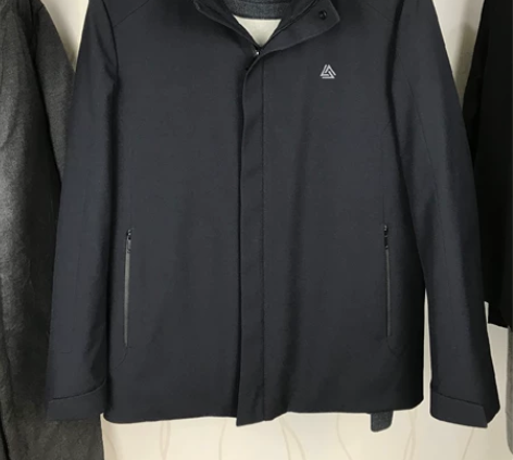 萨巴男装羽绒服，样衣，填充物白鸭绒，90%...