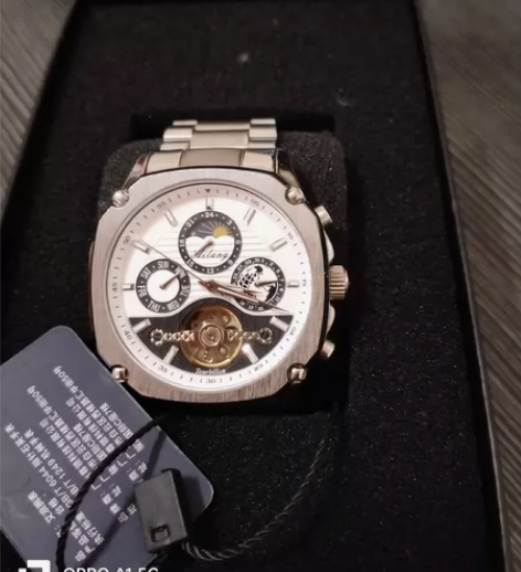 男士手表只带了两次，九九新，二手物品无售后...