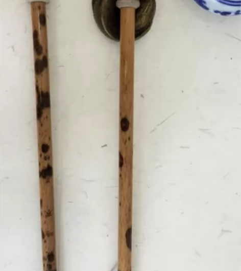 湘妃竹笔杆灰尾鼠须，松鼠尾大楷笔两支，大口...