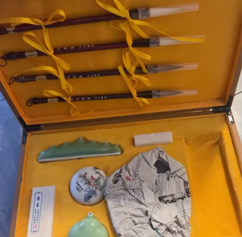 出一套精品毛笔 感兴趣的话点“我想要”和我...