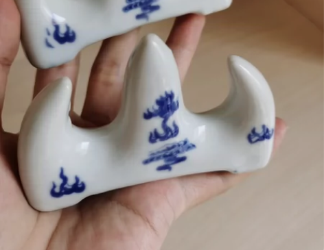 【全新】一对陶瓷青花笔山笔架笔搁 在景德镇...