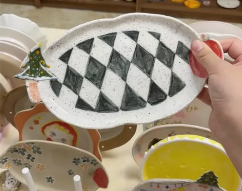 全新出！！！忘记作者了 圣诞格纹盘感兴趣的...