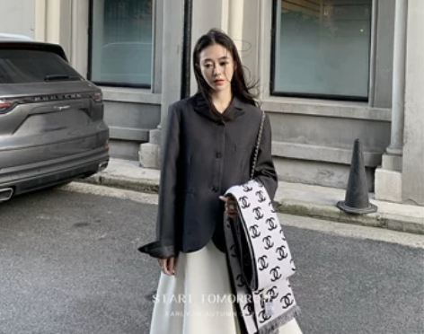 袁嘉宜+高雅天鹅湖+气质白色设计感半身伞裙...