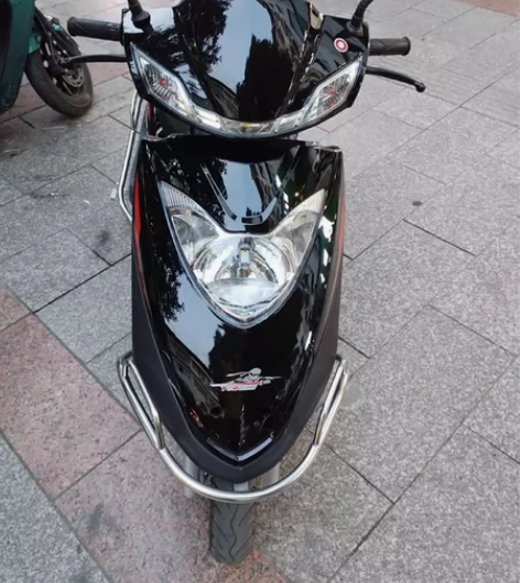 9.9成新踏板车，3180一个月的车，送保...