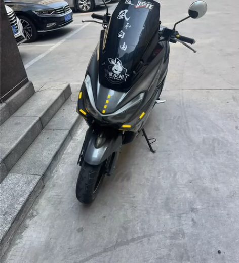 立雅牌剑齿虎150排量，前后碟刹，动力杠杠...