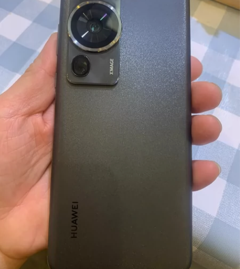 新的华为p?60 刚用一天低价转卖 感兴趣...