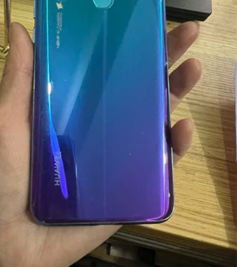 华为NOVA4实体店买的.自用的闲置了.挺...