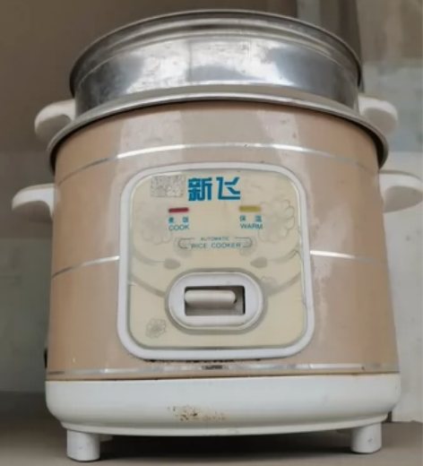 2升的一到二人使用“新飞”电饭锅，实际只使...