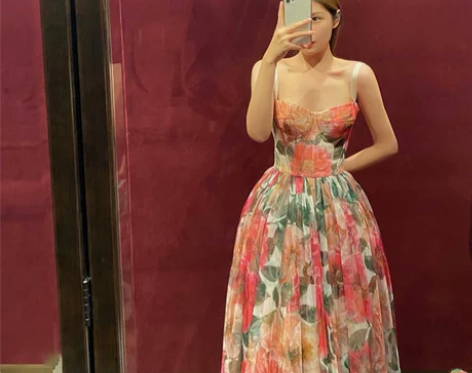 度假风气质印花时髦吊带连衣裙2121早春新...