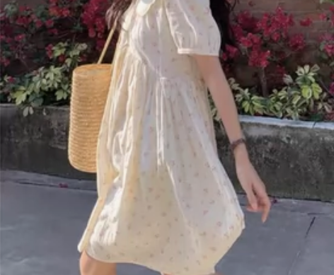 小个子可爱娃娃领学生甜美减龄碎花连衣裙子少...