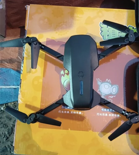 全新无人机，玩具店清理库存下架 感兴趣的话...