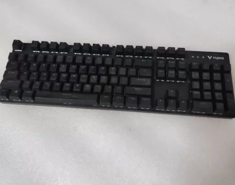 雷柏机械键盘一只，型号V500PRO。 线...