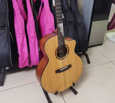 吉他茜拉里里神话，带吉他包+工具配件+3套...