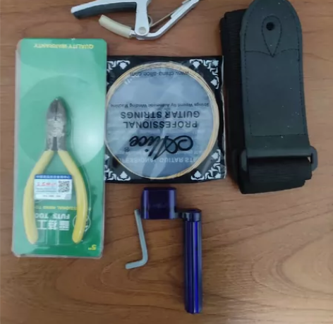 吉他小配件 变调夹 全新琴弦 背包跨带 图...