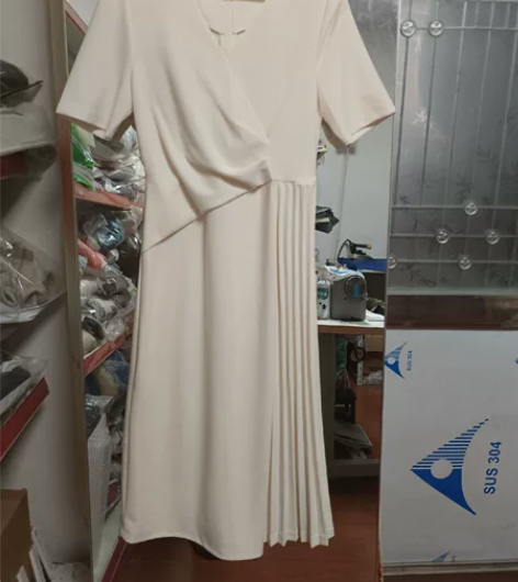 拉夏贝尔品牌，入秋夏季都可以穿新款时髦收腰...