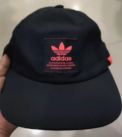 Adidas阿迪达斯平檐软顶帽   女款日...
