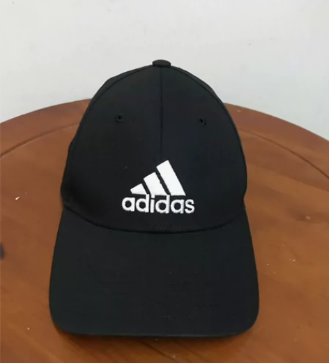 二手阿迪达斯运动帽，均码（58cm)，九成...