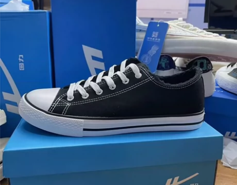回力正品全新 黑色经典基础低帮帆布加绒棉鞋...