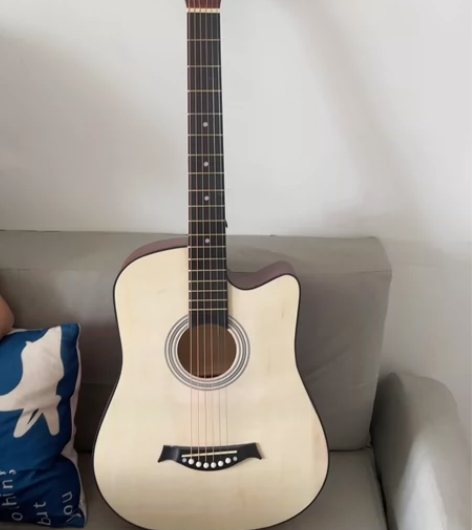 吉他，自己不会弹，不是什么特别好的，新手练...