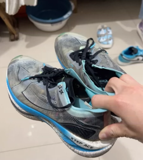 鞋带有点问题别的没事 感兴趣的话点“我想要...