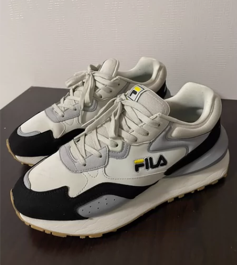 斐乐 正品休闲复古男运动鞋 42.5码，保...