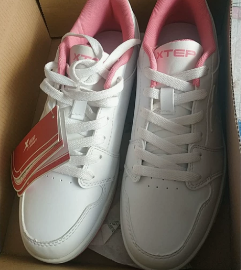 特步板鞋 全新正品无瑕疵 79包邮议价不回...