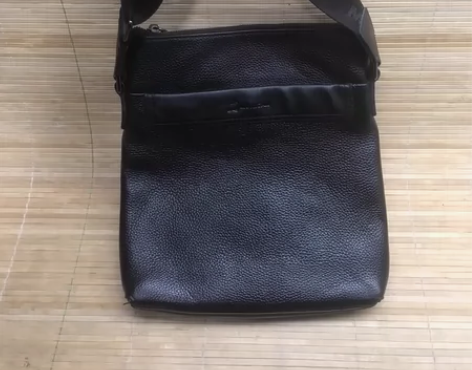 稻草人男士单肩斜挎包 底长25高28， 正...