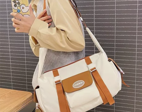 【全新】韩国小众大容量挎包女健身包行李背包...