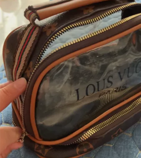 干湿分离的化妆包，底长23cm，出门旅游、...