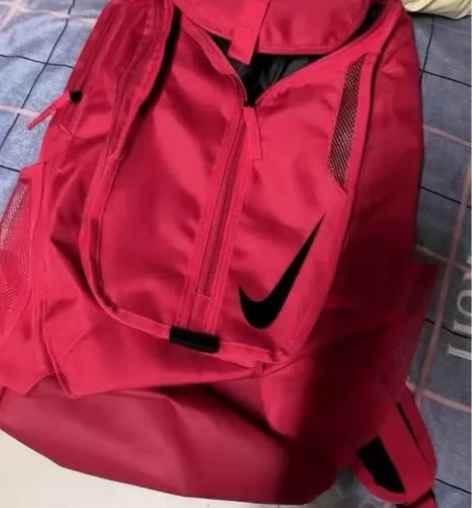 店铺做不下去了，只能超低价限量出售一些耐克...