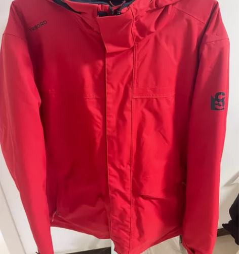 迪卡侬冲锋衣相亲穿过一次，185的很有质感...