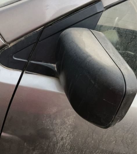 哈飞赛马倒车镜一对，纯原车的，没有瑕疵，有...