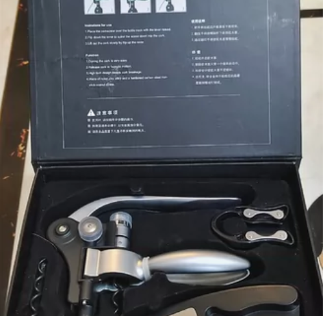 合金红酒开瓶器。 很有质感，不锈钢的。 买...